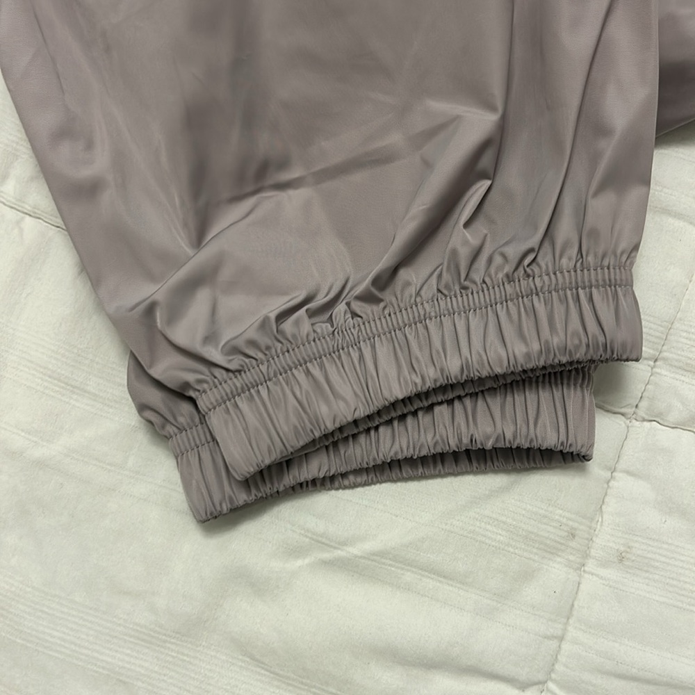 Under Armour lavender Cargo Pants Relaxed Fit - Picture 3 of 5